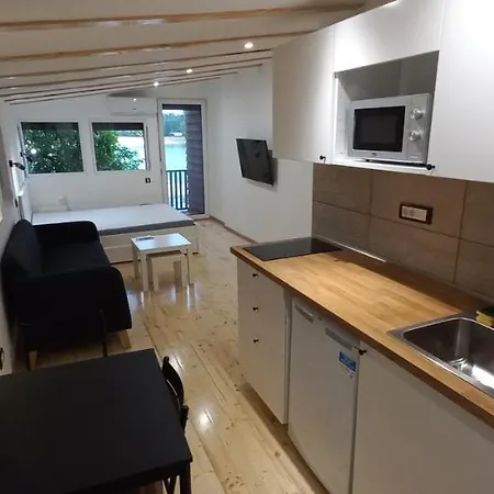 Island Ada Apartment *