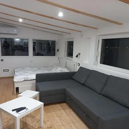 Apartment Island Ada
